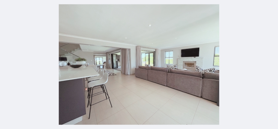 4 Bedroom Property for Sale in Grotto Bay Western Cape